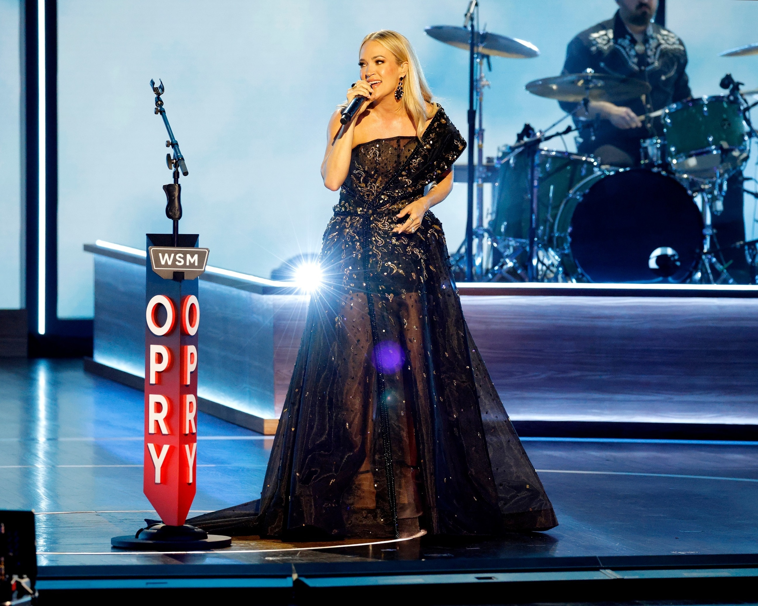 Carrie Underwood honors Randy Travis at Grand Ole Opry 100th anniversary - ABC News