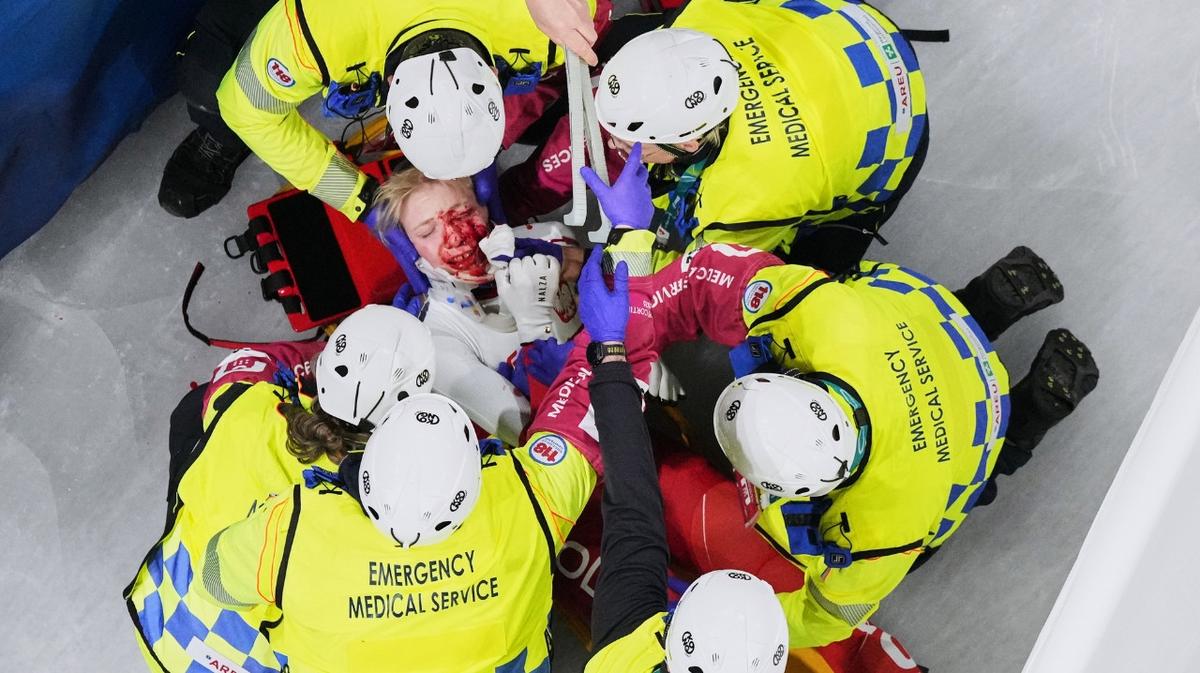 Polish Winter Olympian Kamila Sellier has head sliced open in chilling accident during women's 1500m | 7NEWS
