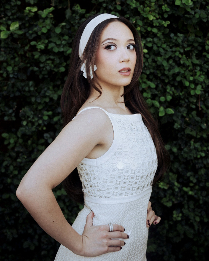 Laufey publicity photograph / Universal Music Canada press announcement