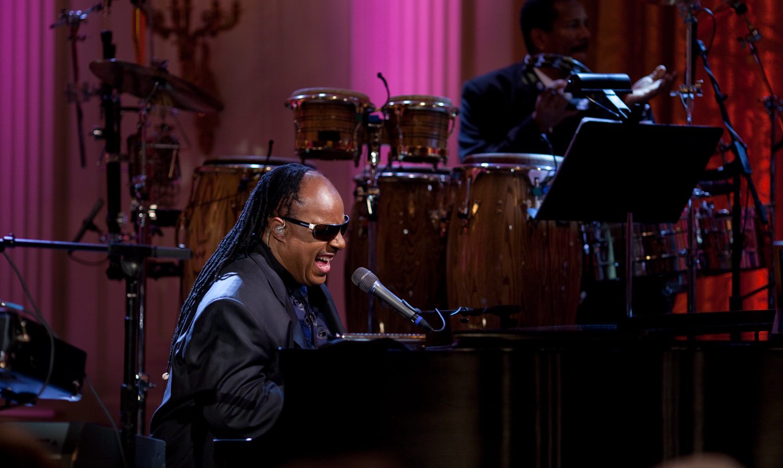 Stevie Wonder performing at the White House, February 25, 2009. Photo: Pete Souza / White House, public domain.
