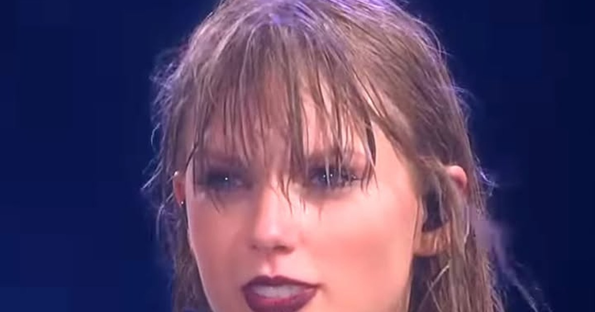 Taylor Swift Pairs a Personal Speech With a Quiet Piano Performance of “Clean”