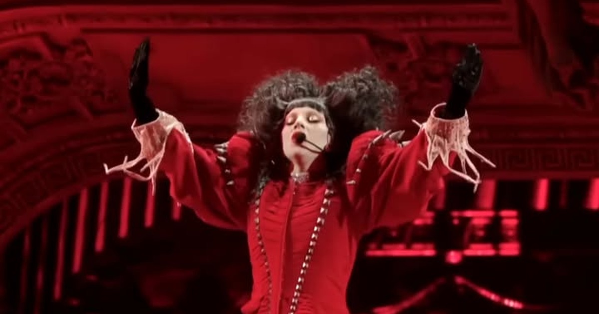 Lady Gaga Turns Her VMAs Medley Into a Full Theatrical Performance