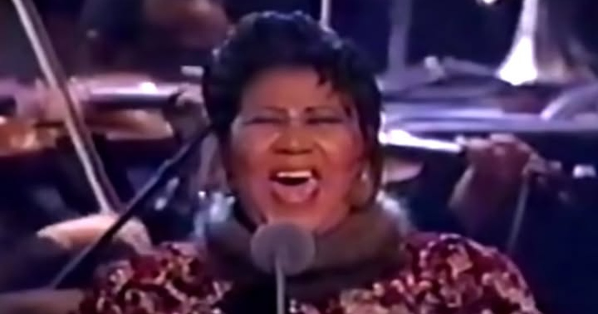 When Luciano Pavarotti withdraws from the 1998 GRAMMYs, Aretha Franklin steps in to sing ‘Nessun Dorma