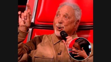 Tom Jones Turns His Voice UK Chair into a Stage for “Tower of Song”