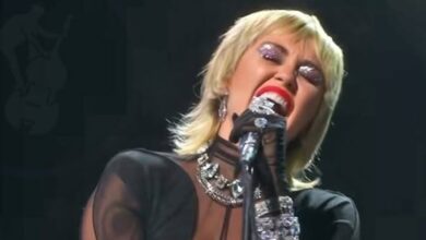 Miley Cyrus Brings a Rock Edge to ‘Heart of Glass’ at the 2020 iHeartRadio Festival