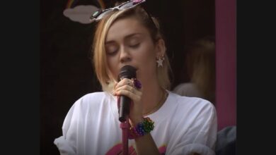 Miley Cyrus Gives “The First Time Ever I Saw Your Face” a Close Vocal Setting