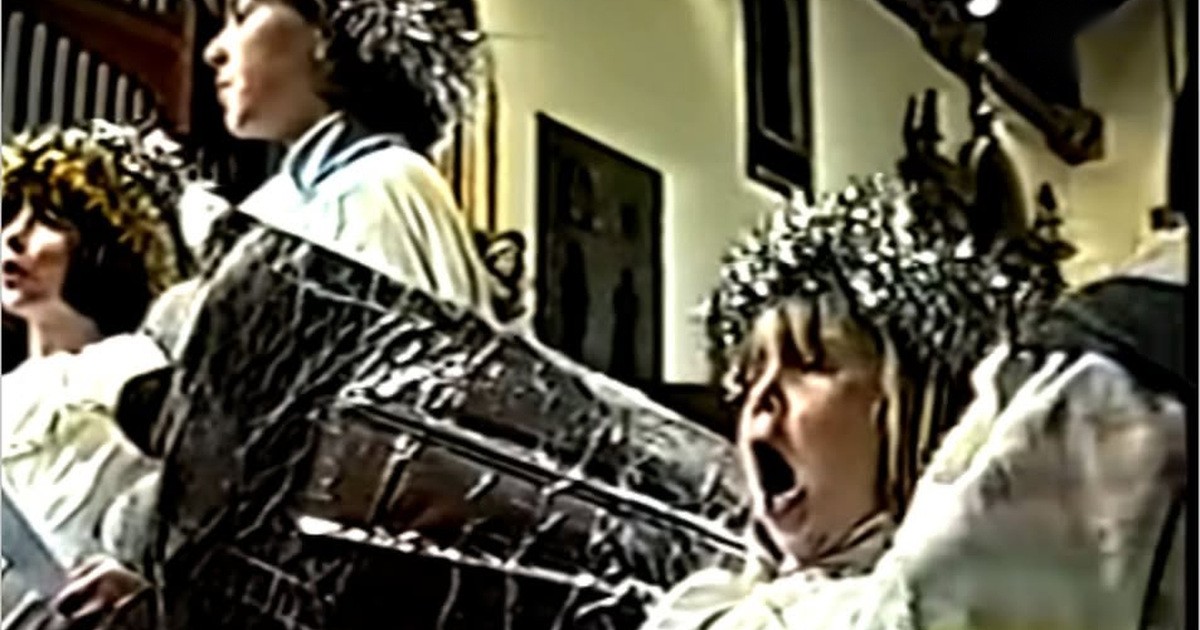 Ellie’s Enthusiastic Nativity Singing Gives a Home Video a Lasting Audience