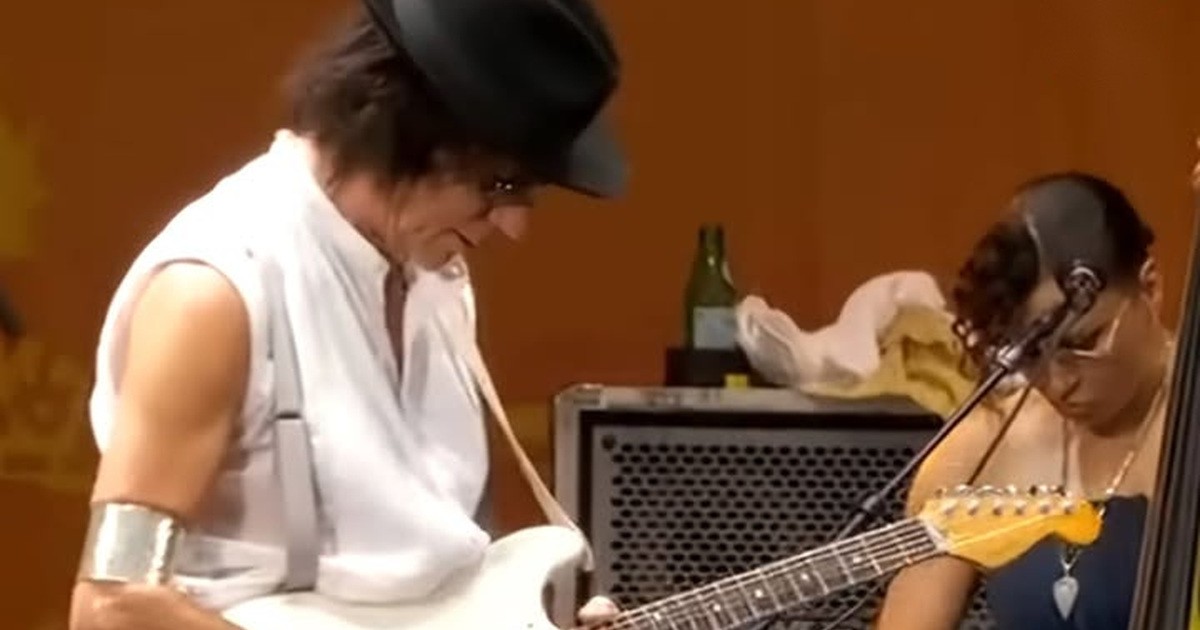 Jeff Beck Makes Puccini’s ‘Nessun Dorma’ Sing on Electric Guitar