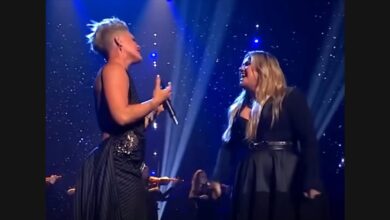 Kelly Clarkson and P!nk Meet in “Just Give Me a Reason”