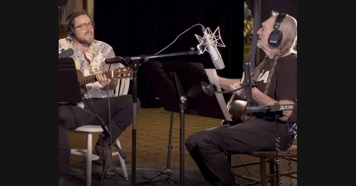 Willie Nelson and His Sons Revisit a First Guitar Lesson in “Blue Eyes Crying in the Rain”