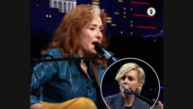 Brandi Carlile and Bonnie Raitt Share “Angel From Montgomery” at the ACL Hall of Fame