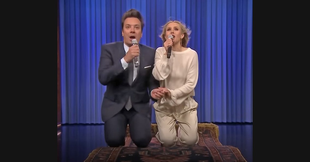 Kristen Bell’s Disney Medley Moves Between Song and Comedy