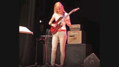 A Live Audience Frames Laura Lāce’s “Canon Rock”