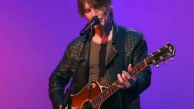 John Rzeznik Returns to “Iris” With Voice and Guitar at Apple Music Studios