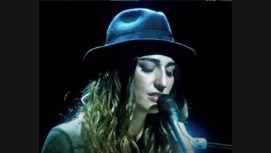 Sara Bareilles Shapes “Goodbye Yellow Brick Road” at the Piano