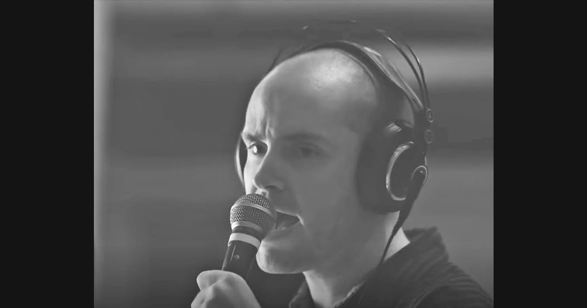 Martin Finn Shares “Flying Without Wings” with Foster & Allen