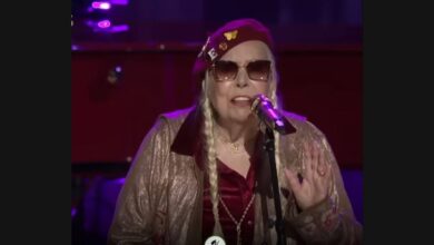 Joni Mitchell Gives “I’m Still Standing” a Different Rhythmic Character