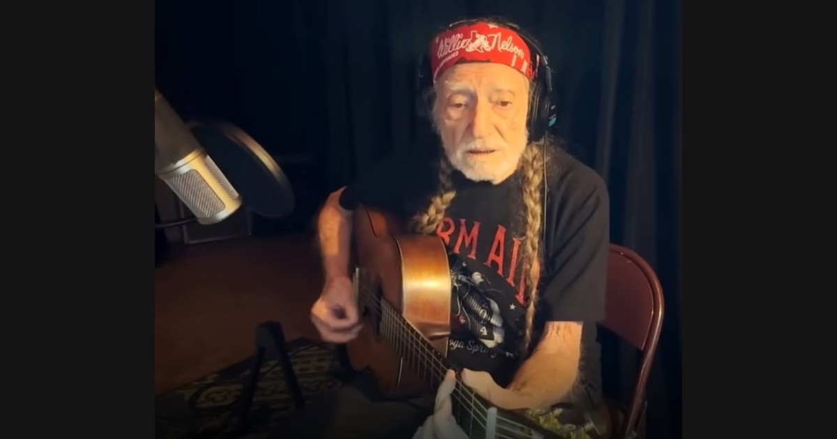 Willie Nelson Keeps “Heart of America” Close to Voice and Guitar