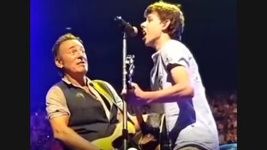 Springsteen Gives an Audience Guest a Part in “Growin’ Up”