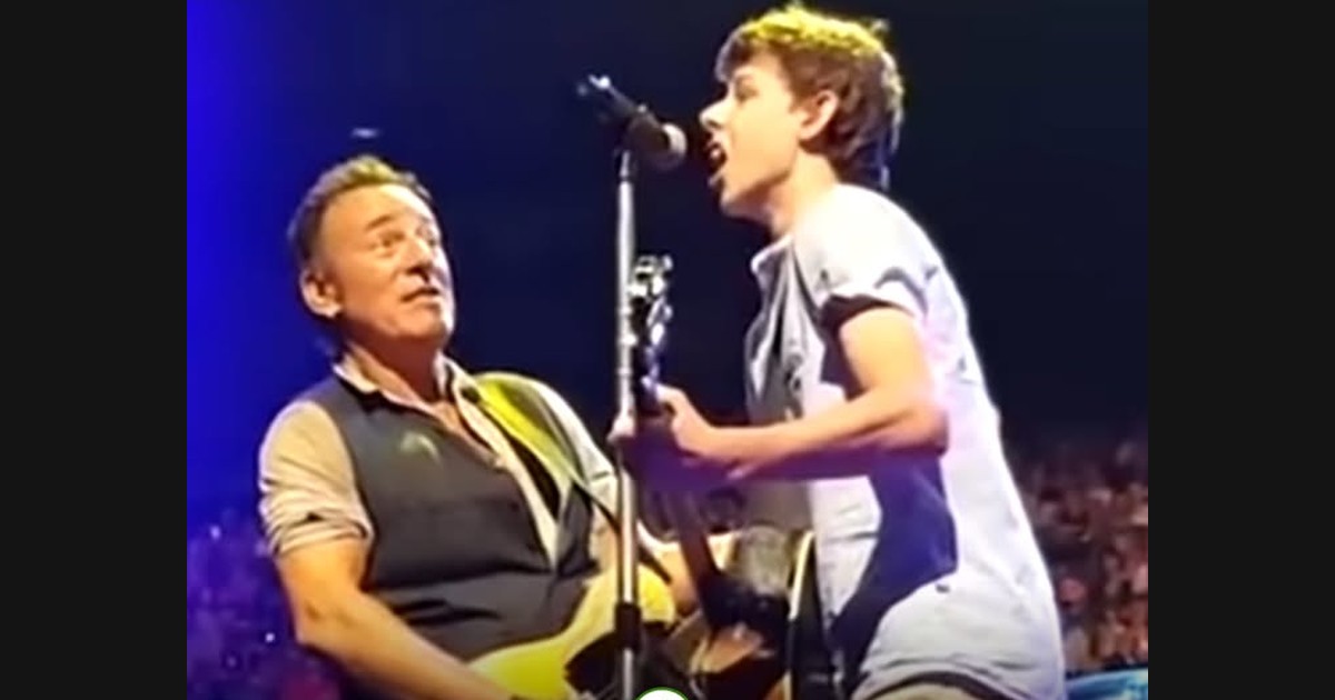 Springsteen Gives an Audience Guest a Part in “Growin’ Up”