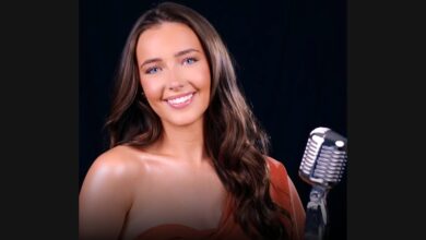 Lucy Thomas Lets “Unchained Melody” Develop Through Long Phrases