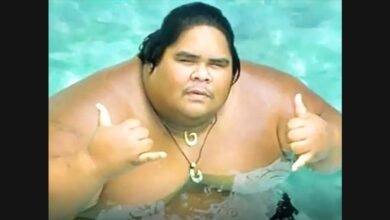Israel Kamakawiwoʻole Gives “Over the Rainbow” a Voice-and-Ukulele Frame
