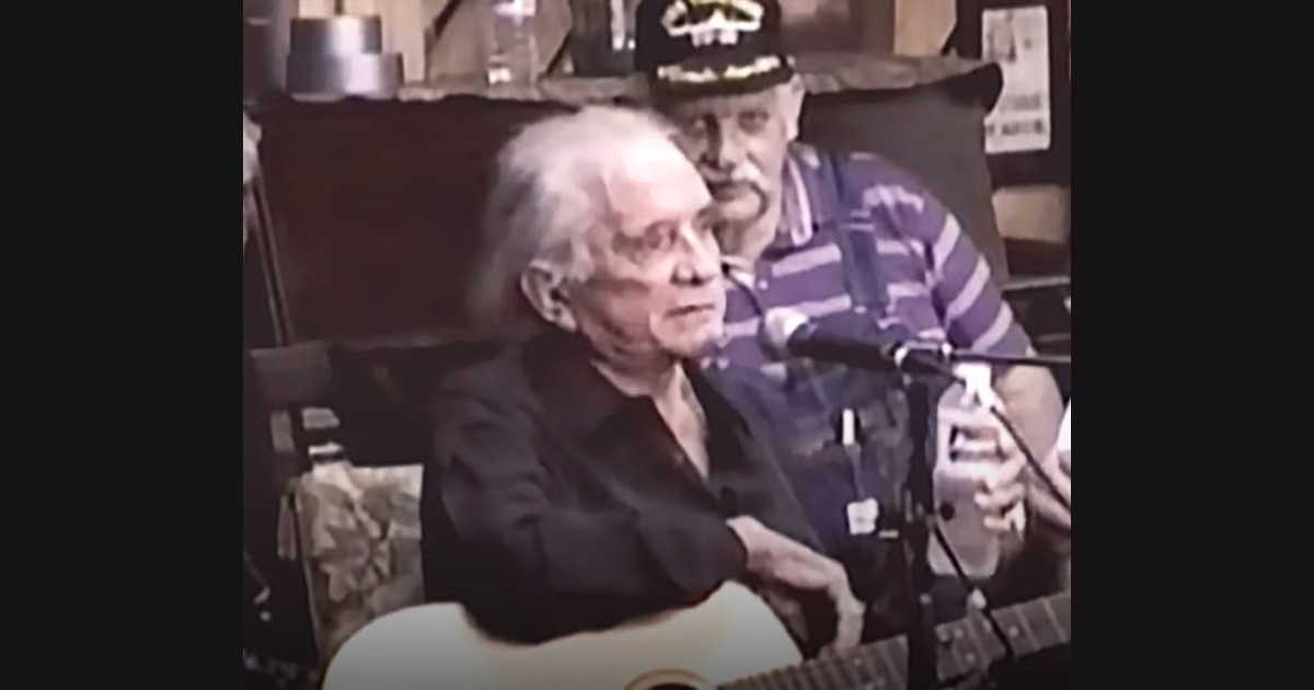 Cash’s 2003 Virginia Recording Keeps Voice and Guitar at Its Center