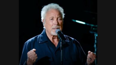 Jones Shapes a Reagon Song at Shepherd’s Bush Empire