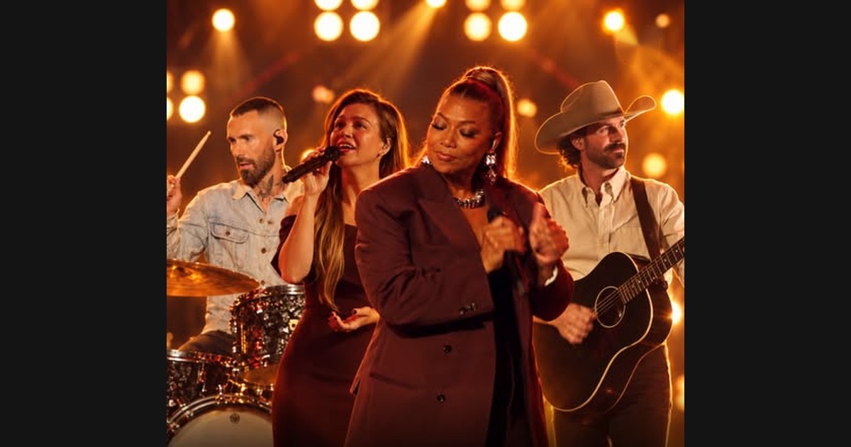 The Voice’s Four Coaches Meet Around “The Weight”
