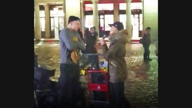 Barry and Schoenmaker Share a Covent Garden Musical Duet