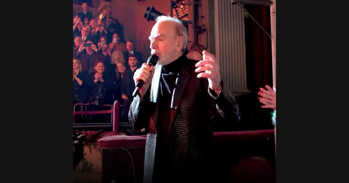 Diamond Shares “Sweet Caroline” at A Beautiful Noise’s Broadway Opening