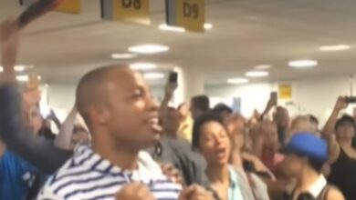 The Lion King and Aladdin Casts Turn an Airport Delay Into a Broadway Sing-Off