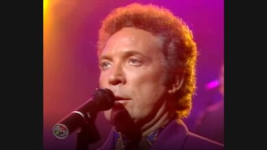 Tom Jones and David Gilmour Revisit “Purple Rain” on The Right Time