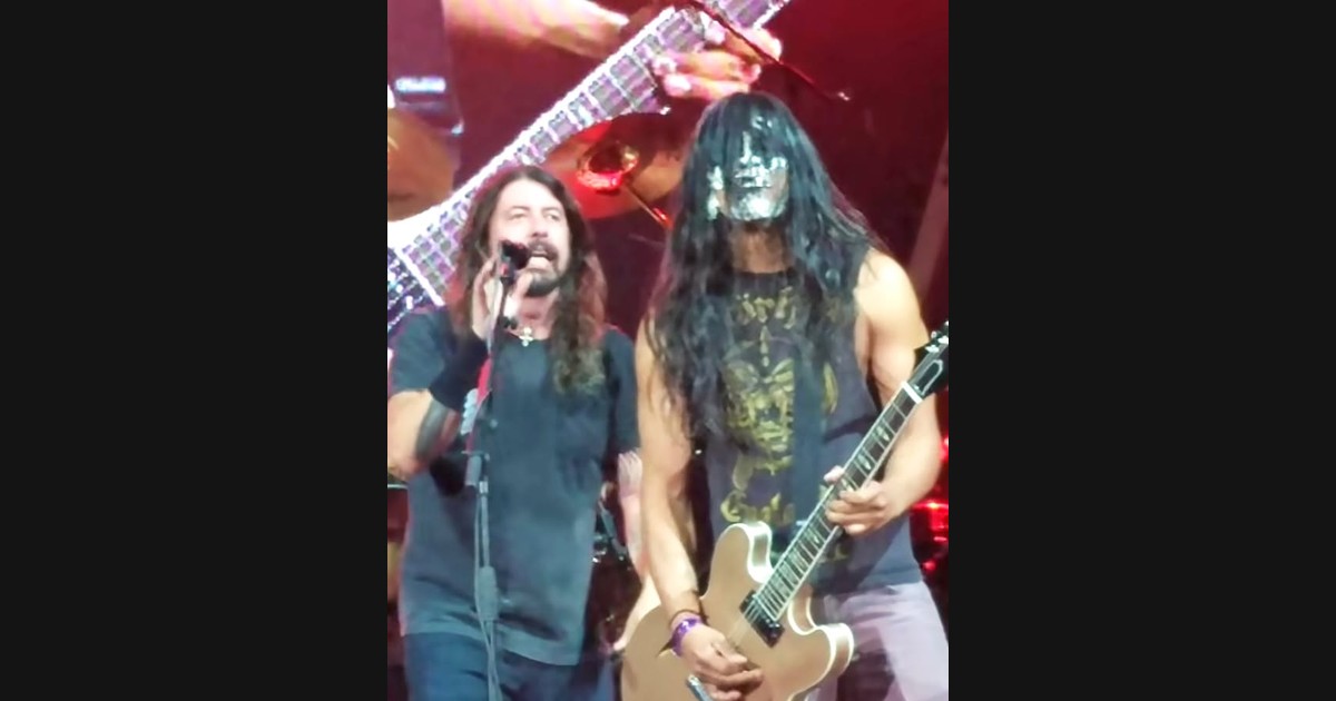 Yayo Sanchez Joins Foo Fighters for “Monkey Wrench” in Austin
