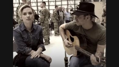 Johansson and Campbell Share “These Boots Are Made for Walkin’”