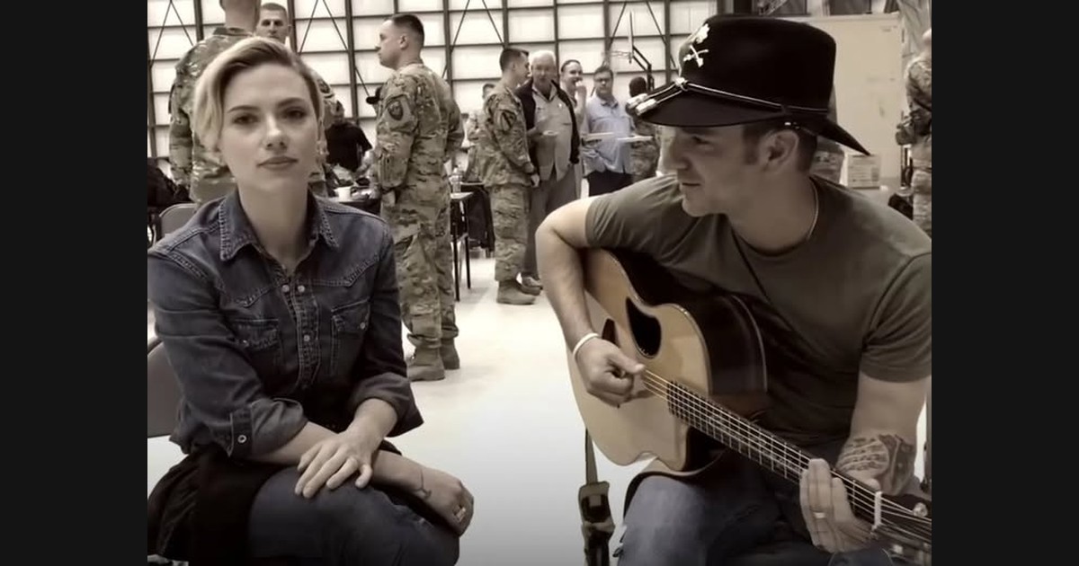 Johansson and Campbell Share “These Boots Are Made for Walkin’”