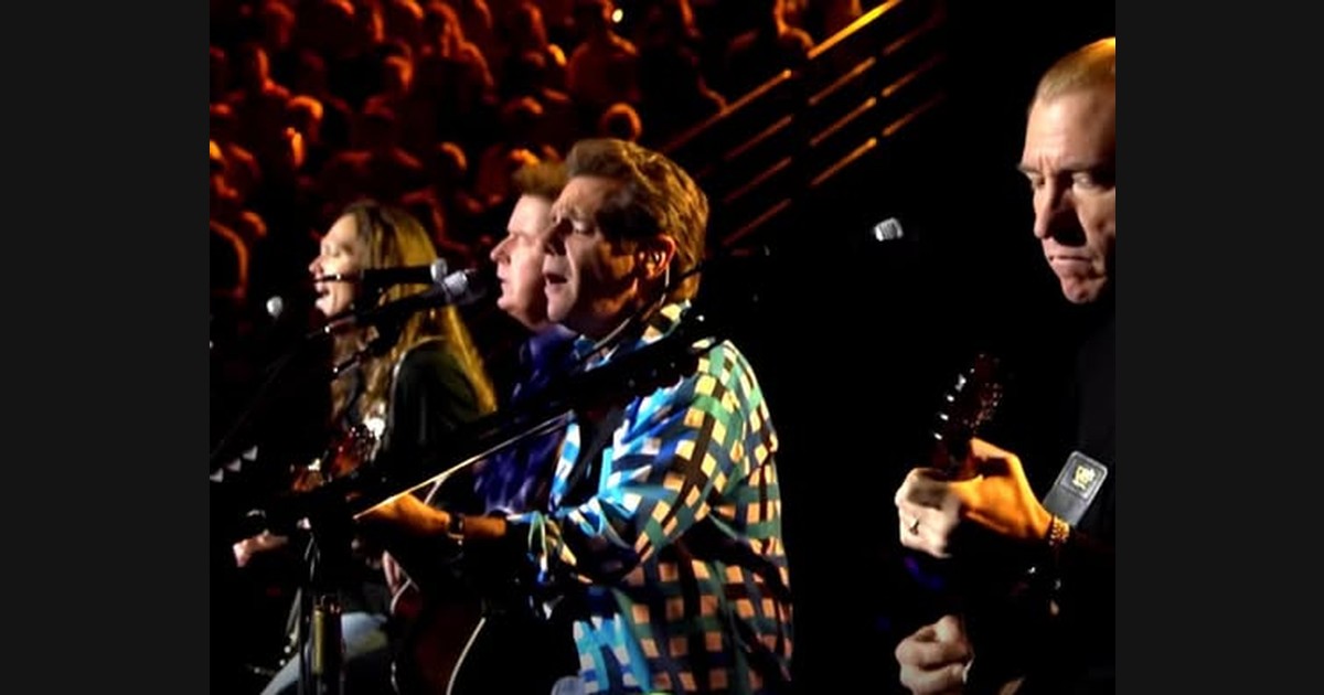 The Eagles Bring “Tequila Sunrise” to Their Melbourne Stage