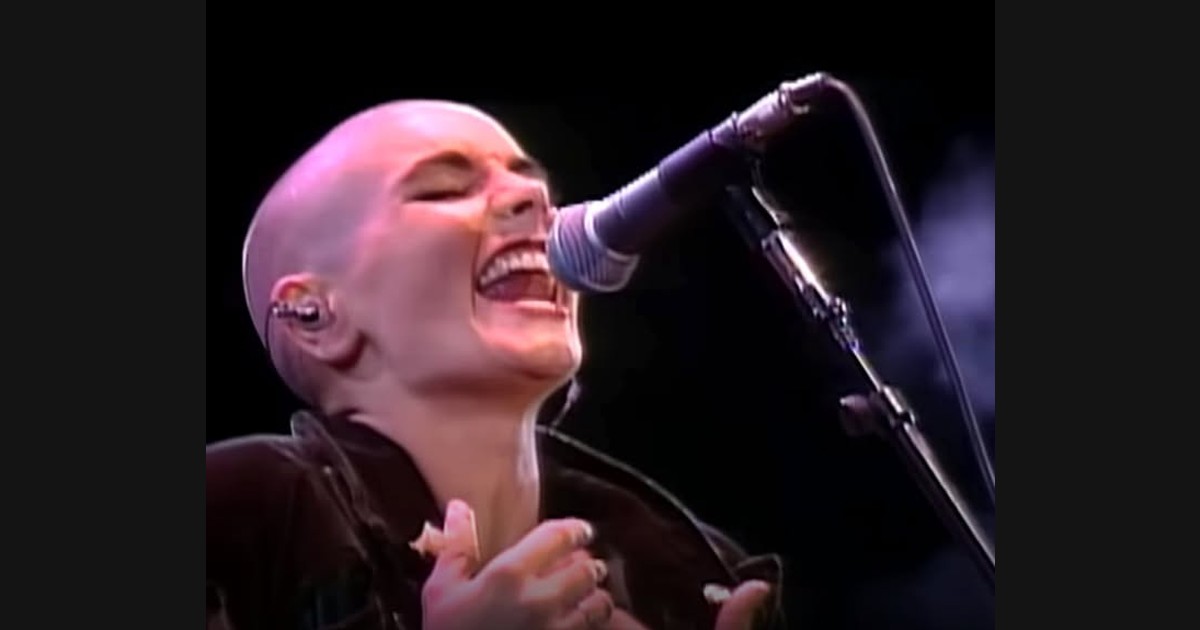 Sinéad O’Connor Sings “Nothing Compares 2 U” on Stage