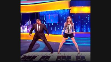 Tom Hanks and Sandra Bullock Play a Giant Floor Piano
