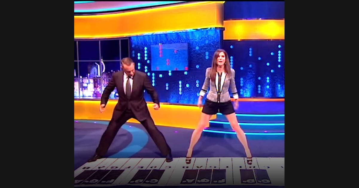 Tom Hanks and Sandra Bullock Play a Giant Floor Piano