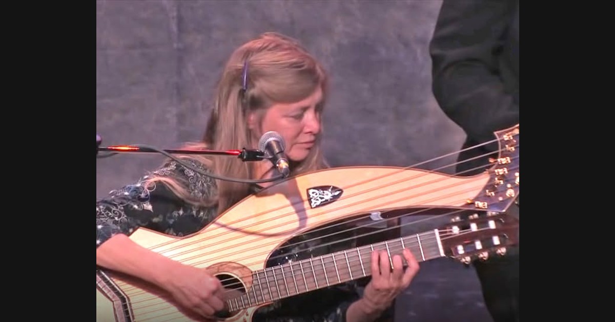Muriel Anderson Plays “Here Comes the Sun” on Harp Guitar