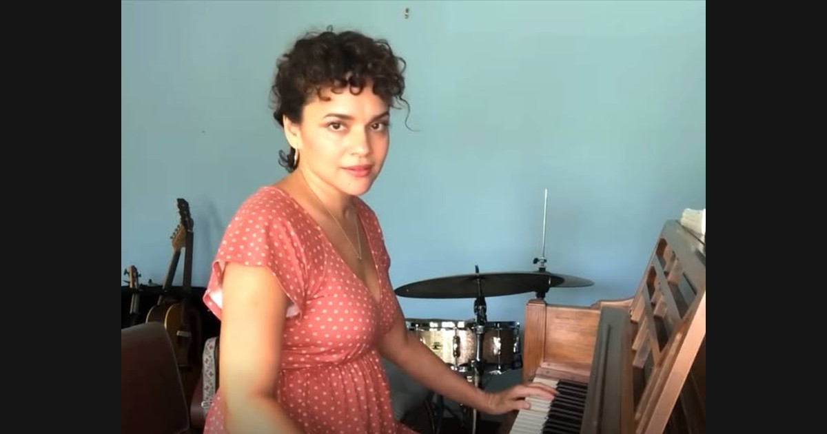 Norah Jones Sings “Love Me” at the Piano at Home