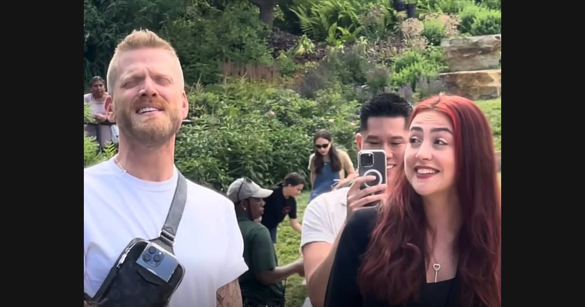Scott Hoying Joins Julien Cohen for an Outdoor “Hallelujah”