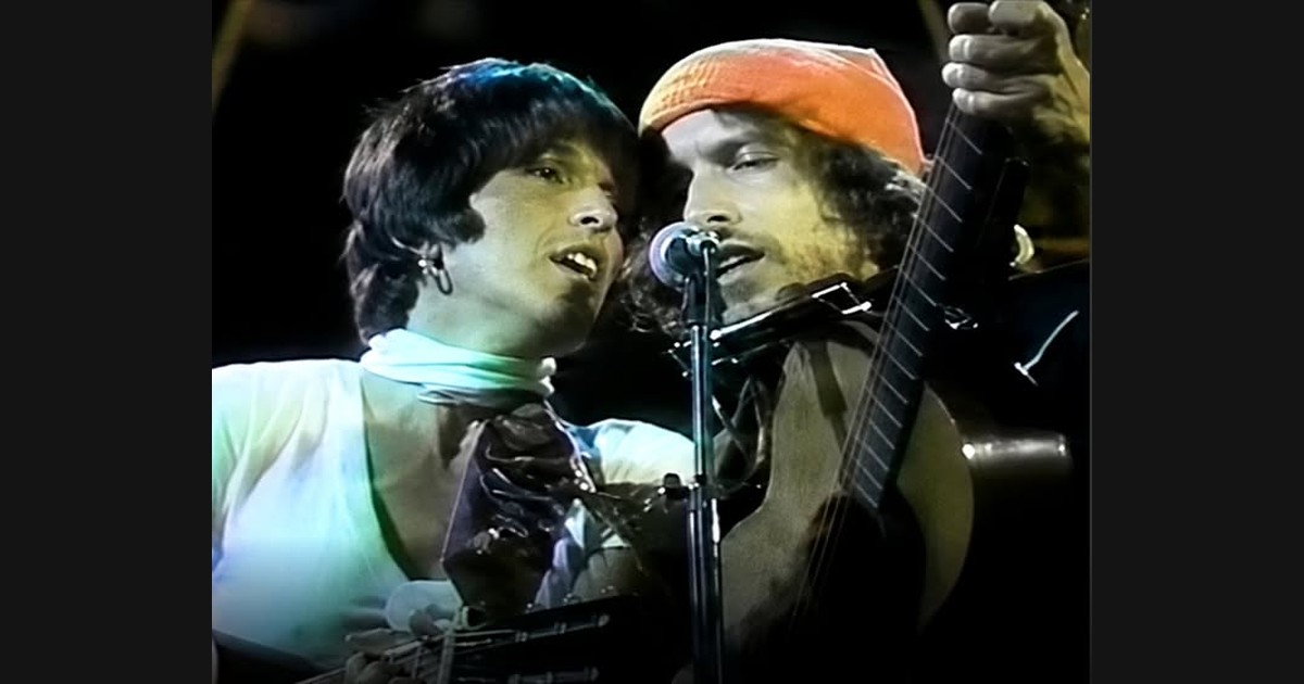 Bob Dylan and Joan Baez Share “Blowin’ in the Wind”