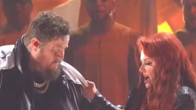 Jelly Roll Supports Wynonna Judd During Their CMA Awards “Need a Favor” Duet