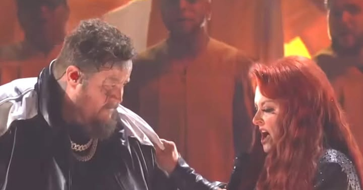 Jelly Roll Supports Wynonna Judd During Their CMA Awards “Need a Favor” Duet