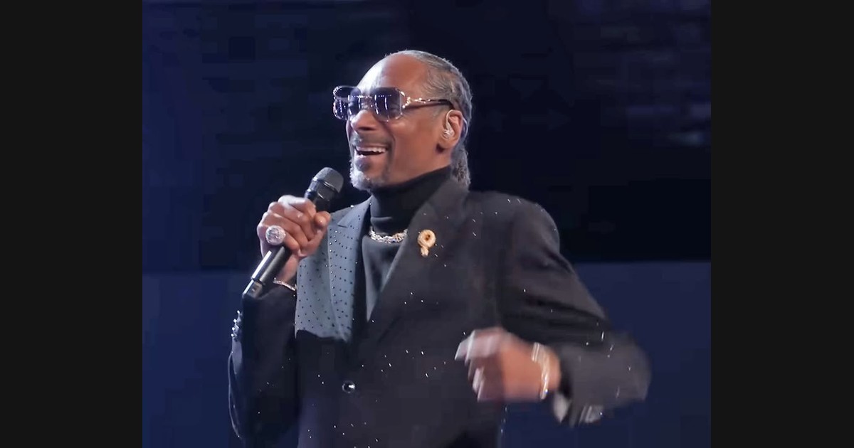 The Voice Coaches Share the Eagles’ “Heartache Tonight”