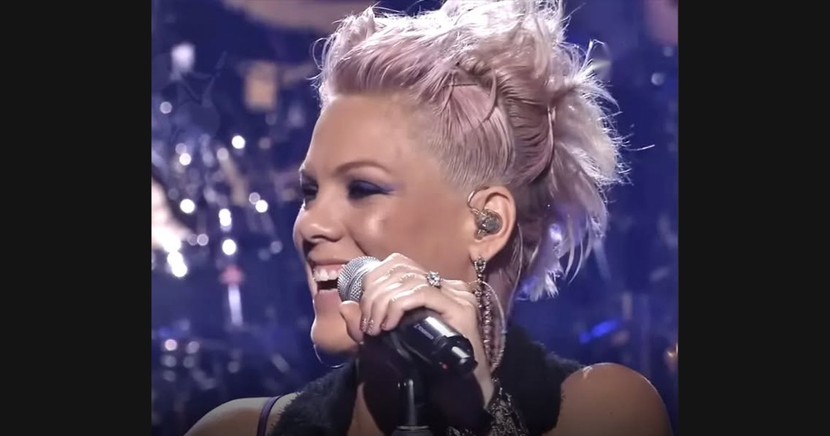 P!nk Performs “Try” Live in Los Angeles
