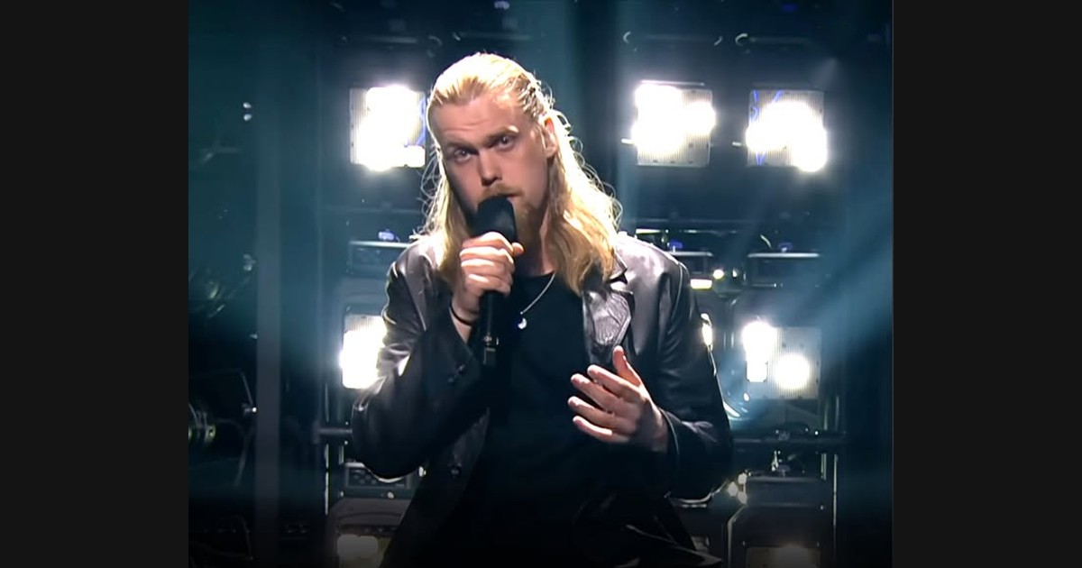 Damien Sings “The Sound of Silence” on The Voice Norway