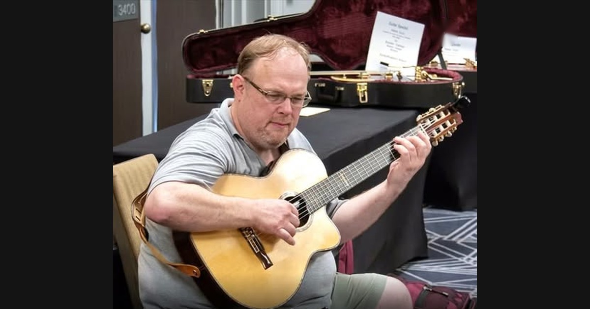 Richard Smith and Tommy Emmanuel Share “The Entertainer”